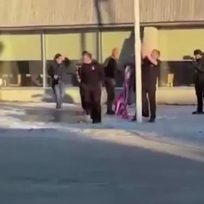 В Нууке попытались поднять флаг США, сообщает TV2 со ссылкой на полицию Гренландии