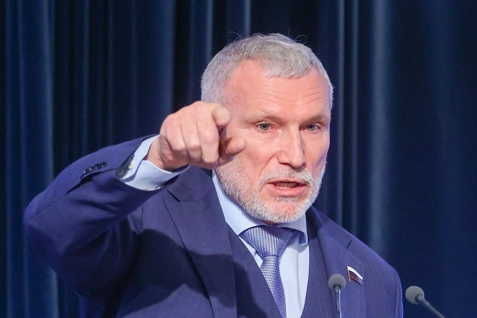 Алексей Журавлев: Украинцы дружно продолжают торговать своей страной оптом и в розницу, предлагая специально изменить границы для того, чтобы не было слишком обидно уступать территории России