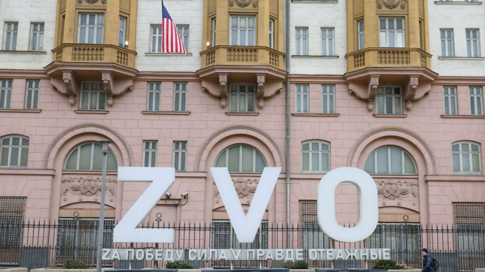 Тайна отсутствия американского посла в Москве раскрыта: Ещё не решили, что с нами делать