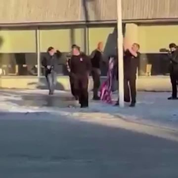 В Нууке попытались поднять флаг США, сообщает TV2 со ссылкой на полицию Гренландии