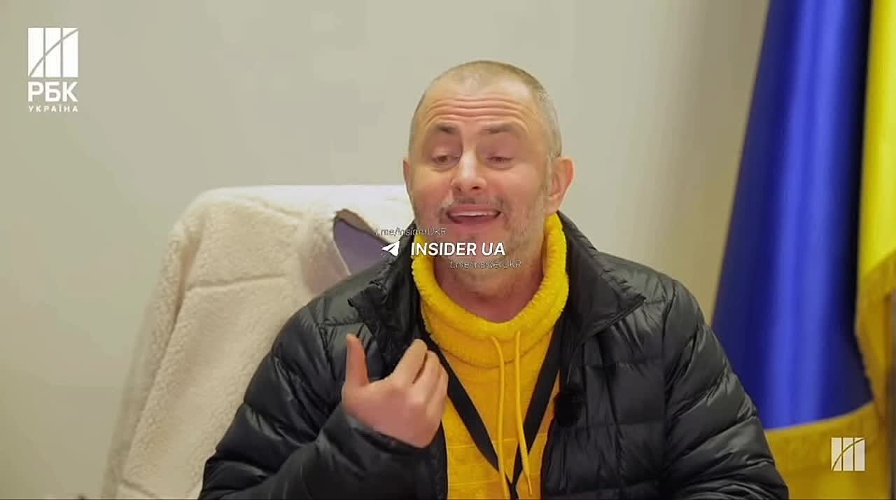 «Рвутся трубы, фекалии текут из окон. Однако не надо уезжать из Киева, как говорит Кличко. Надо оставаться, рыть выгребные ямы, ходить в кошачий лоток, в кулёчки — держать оборону. Потому что враг хочет, чтобы мы уехали», —...