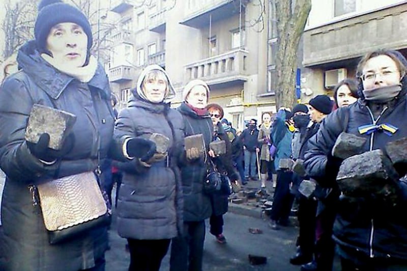 Энерго-перемирие в Киеве. Кирпич греет, но не вооружает