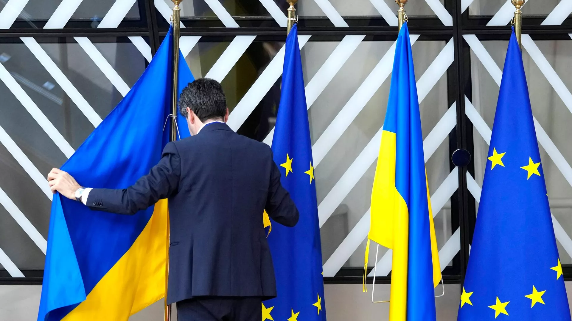 Европе и Украине следует поддержать мирный план Трампа – Дмитриев