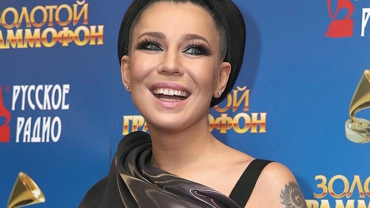 Певица Ёлка тайно вышла замуж: женихом оказался украинский артист