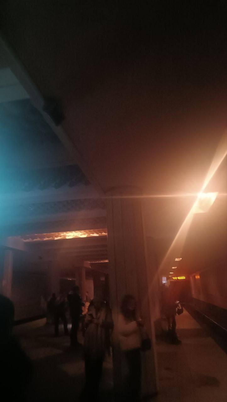 Массовый блэкаут на Украине произошел утром из-за отключения линии электропередачи между энергосистемами Румынии и Молдавии, что вызвало каскадное отключение в украинской энергосети