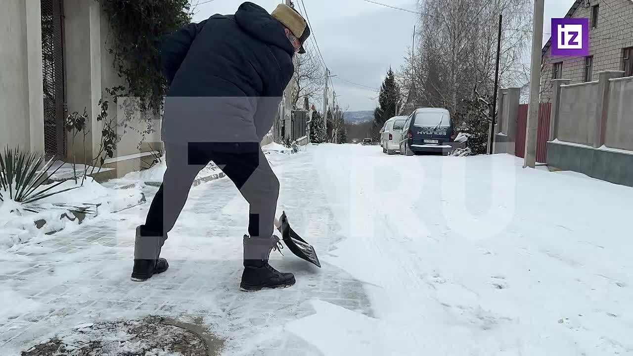 Жители Кишинева рассказали "Известиям" о проблемах энергетической инфраструктуры после отключения линии электропередачи между энергосистемами Румынии и Молдавии