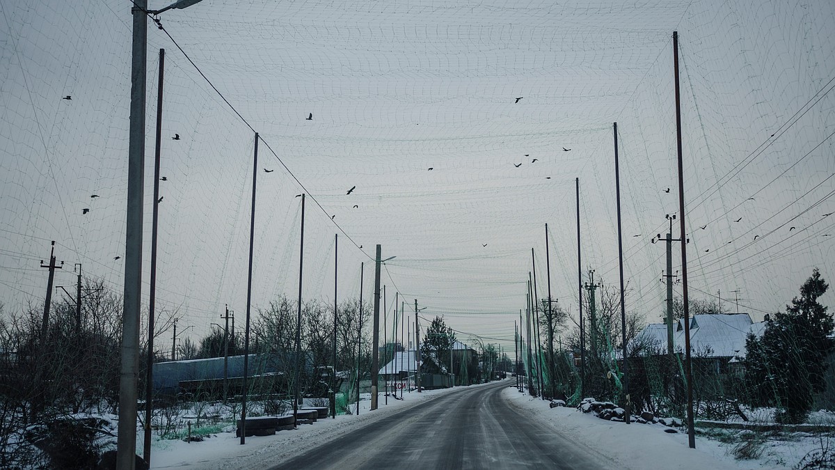 На дороге Херсон-Николаев рухнул участок антидронового тоннеля ВСУ