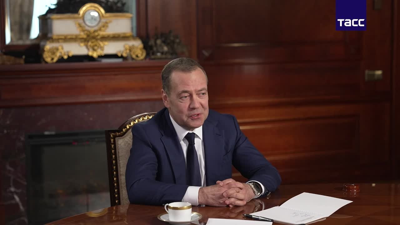 Главное из заявлений Медведева в интервью ТАСС, Reuters и проекту Wargonzo: