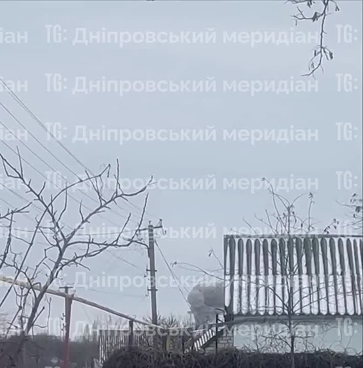 Момент удара БПЛА по объекту на территории Васильковки (Днепропетровская область) и его последствия публикуют украинские телеграмм-каналы