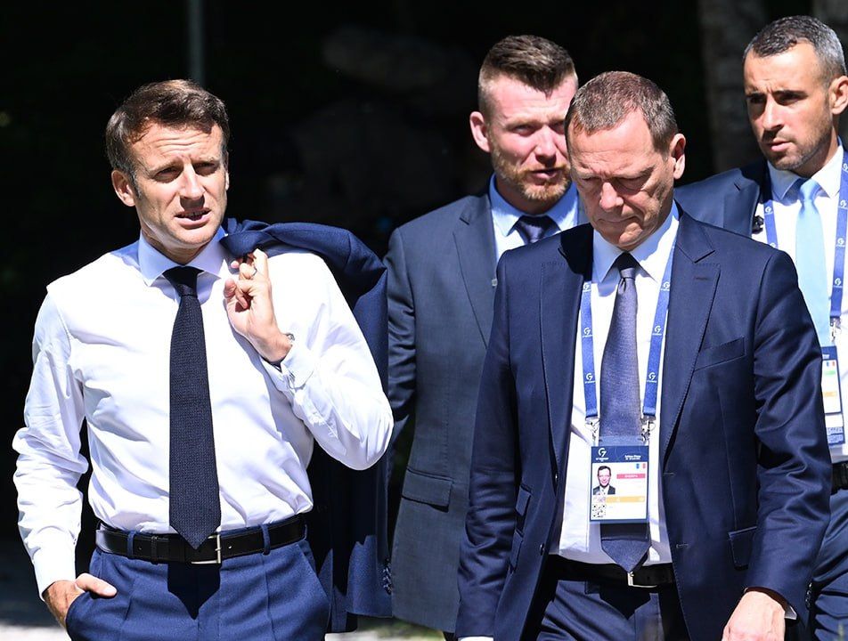 Кремль не опровергает и не подтверждает сообщения о визите советника Макрона в Москву из солидарности с Елисейским дворцом, заявил Песков