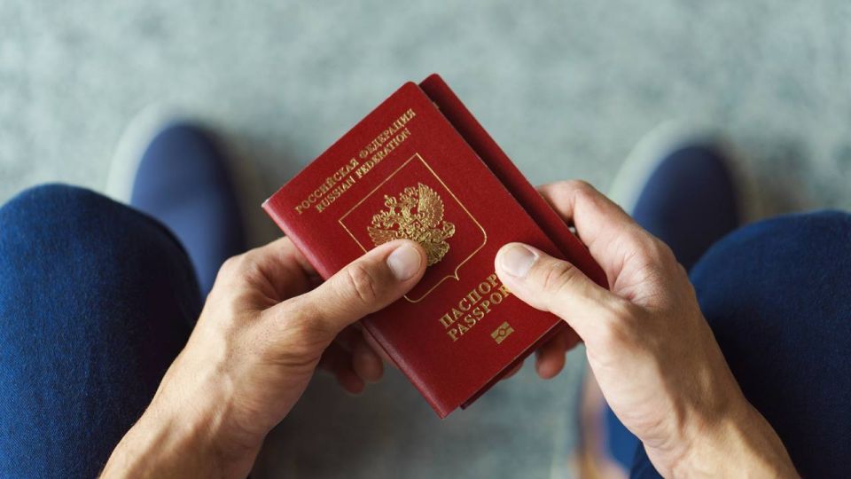 #ГПП. Для участия в Госпрограмме в общем порядке соотечественнику необходимо подать в российское консульское загранучреждение в стране своей гражданской принадлежности или постоянного проживания следующий пакет документов: 1