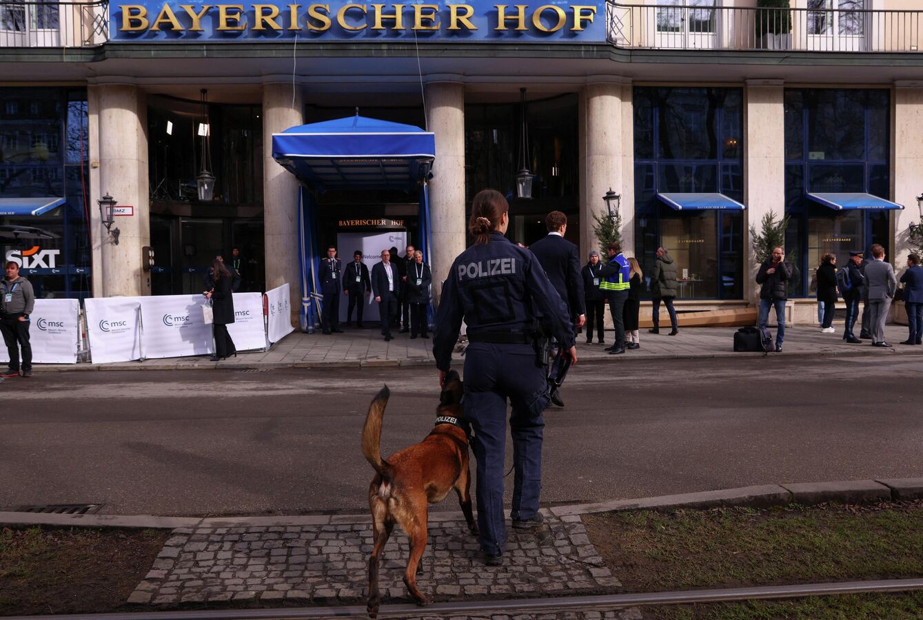 Акция за мир с Россией прошла напротив конференции в Мюнхене