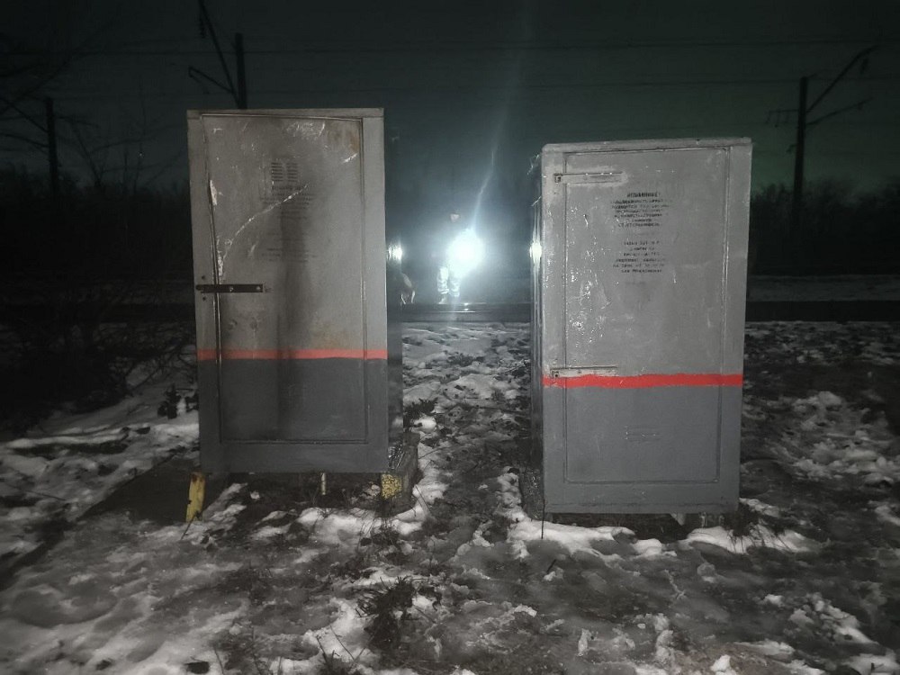 Сотрудники транспортной полиции Донецка и ОМВД России «Харцызский» задержали подозреваемых в поджогах релейных шкафов