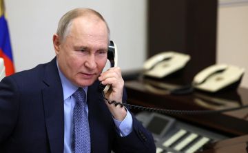 Президент Владимир Путин находится в постоянном контакте с членами российской делегации на переговорах по Украине, заявил пресс-секретарь российского лидера Дмитрий Песков