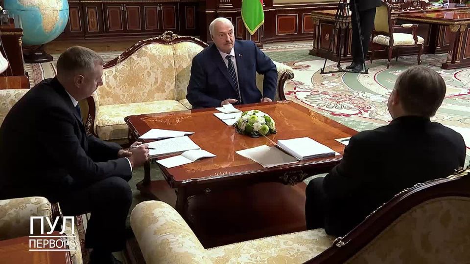 Президент Белоруссии Александр Лукашенко рассказал, что Париж и Москва имели отдельные контакты используя его как посредника