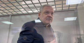 Оказалось, что Галущенко задержали, когда он "ехал к ребёнку в Швейцарию"