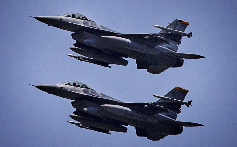 Американцы и голландцы управляют истребителями F?16 на Украине