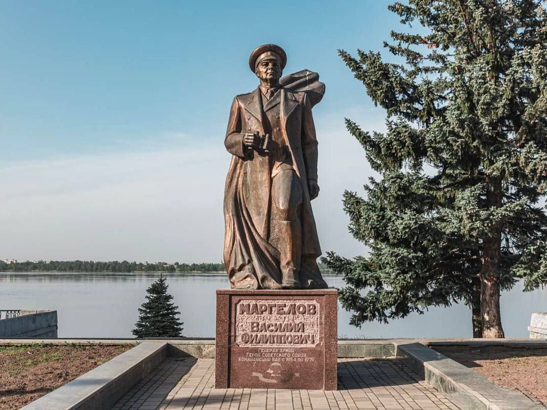 #бандеровская_оккупация: В Днепропетровске демонтируют памятник генералу Маргелову