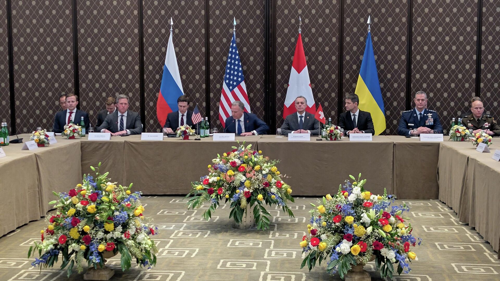 Начался второй день трехсторонних переговоров по Украине в Женеве. Главные новости к этому часу