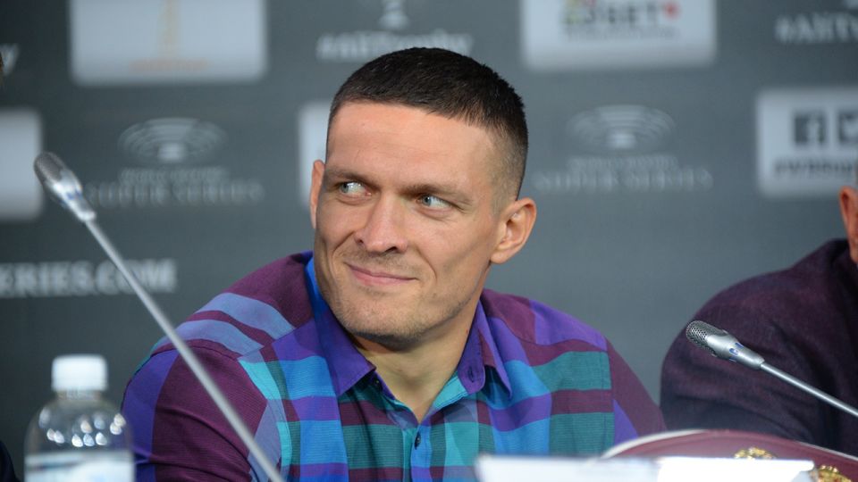 Боксер Усик рассказал пранкерам, что не прочь возглавить Украину