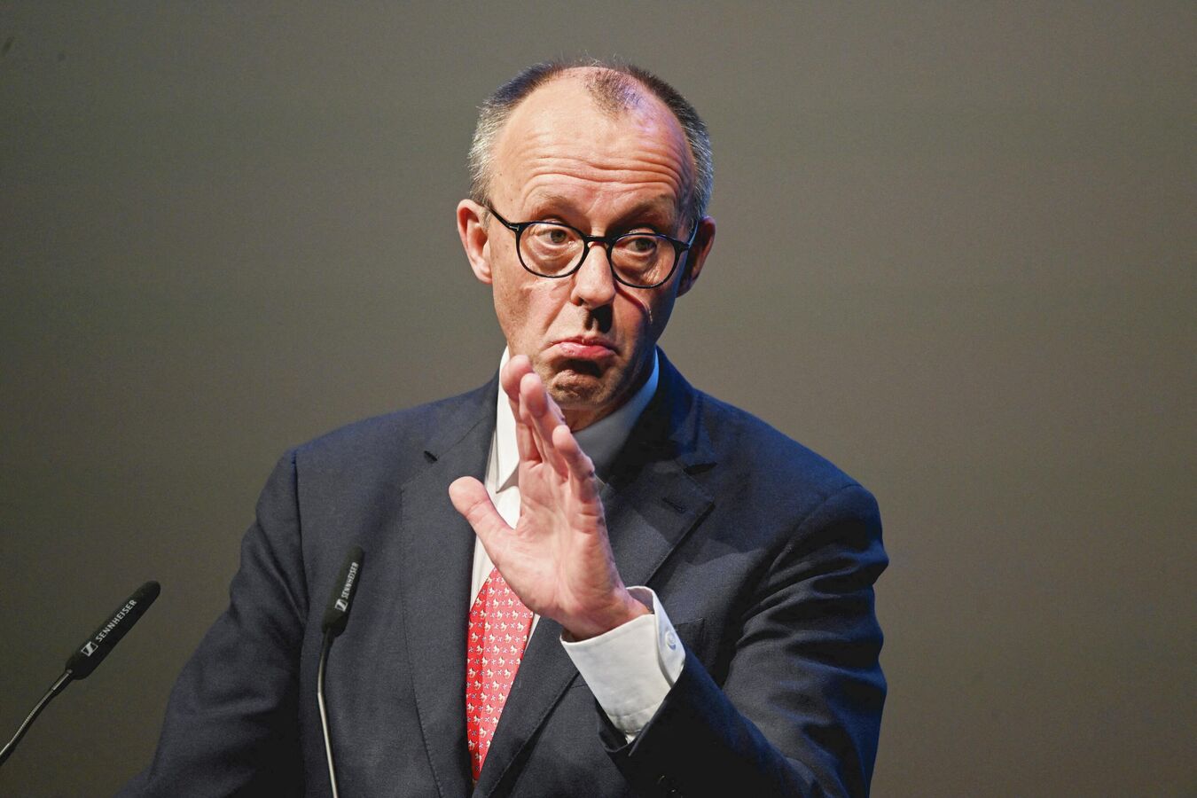 В Совфеде прокомментировали заявление Мерца о диалоге с Путиным