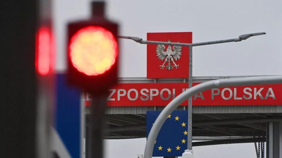 Польша отменяет спецрежим для украинских беженцев