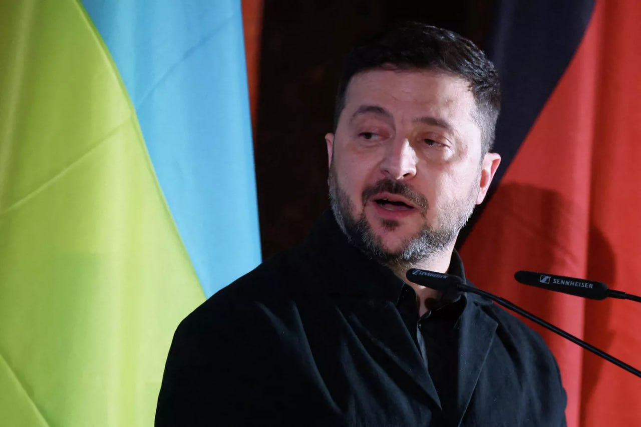 Быдловатый украинец Зеленский все больше путает берега