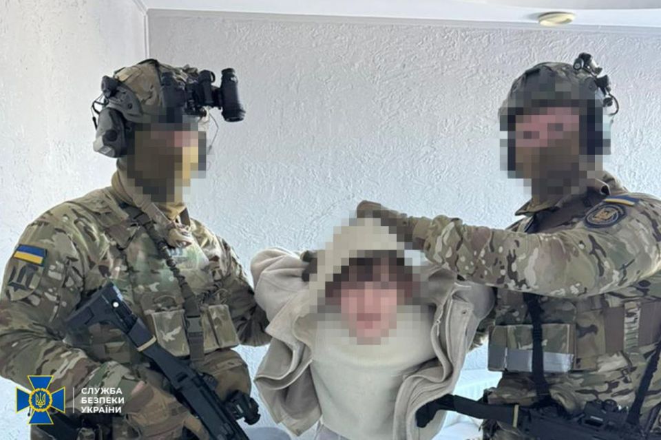 СБУ заявляет, что в ходе совместной операции с молдавскими силовиками на территории Украины и Молдавии были задержаны диверсанты, готовившие покушения на украинских медийных личностей, руководителя стратегического...