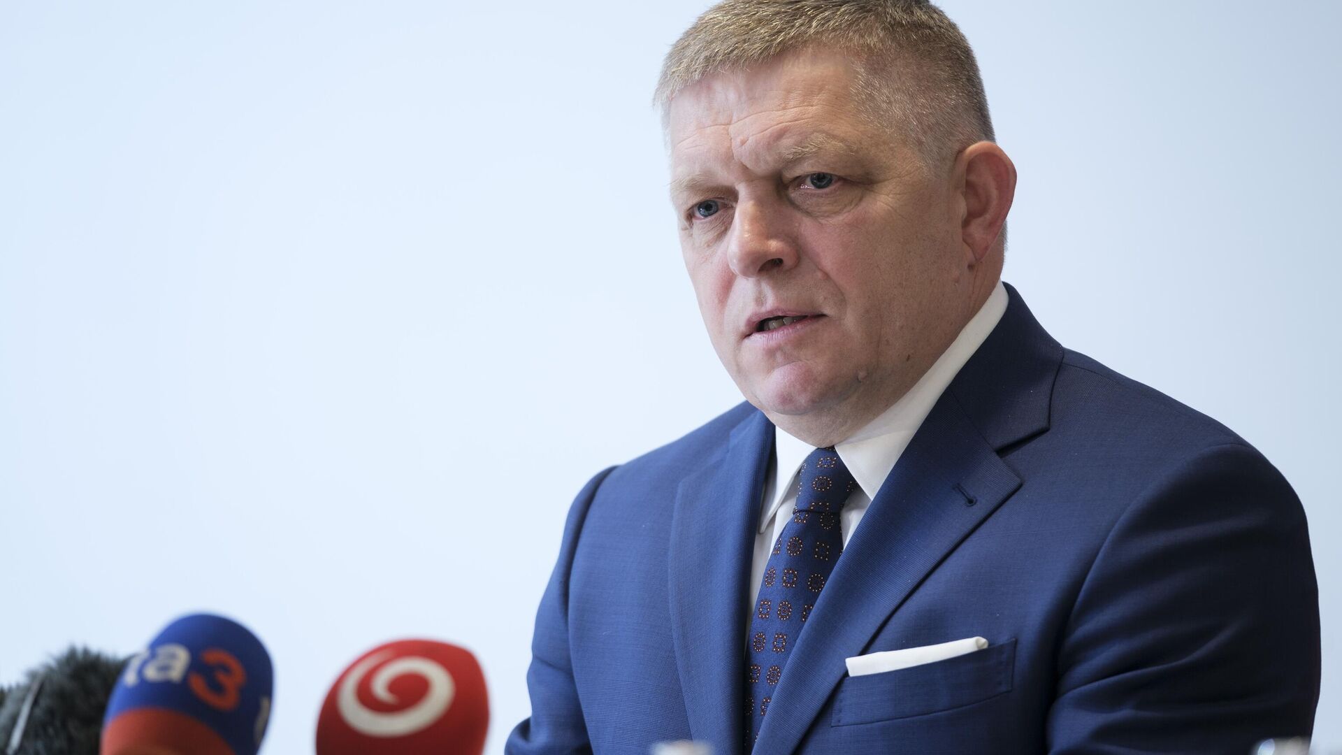 Фицо пригрозил Украине прекратить поставки электричества 23 февраля