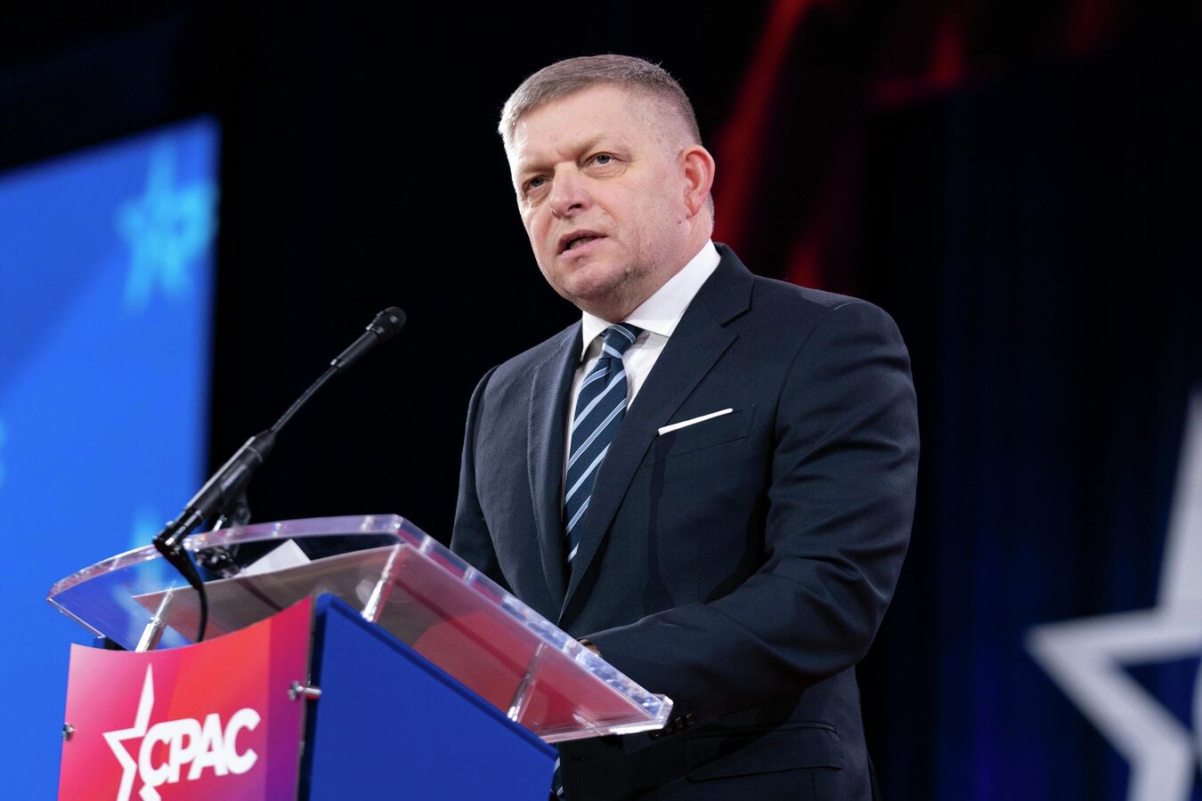 Фицо назвал безумием финансирование Украины Евросоюзом