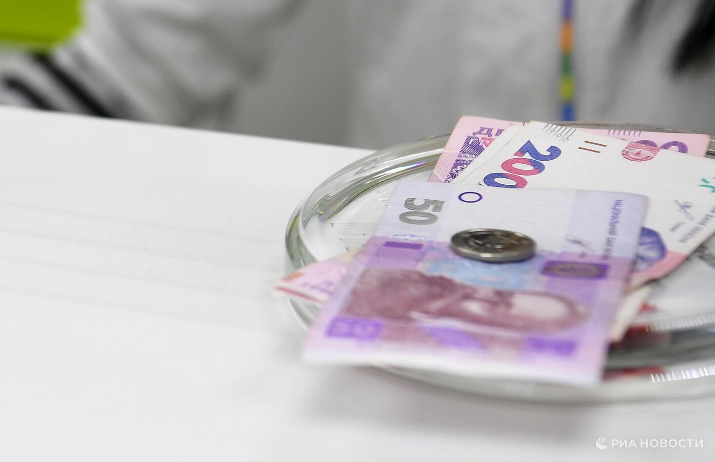 На Украине начнут выпускать банкноты с нацистским лозунгом