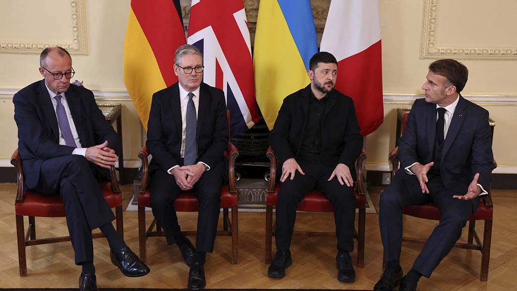 СВР: Великобритания и Франция готовятся передать Киеву ядерное оружие