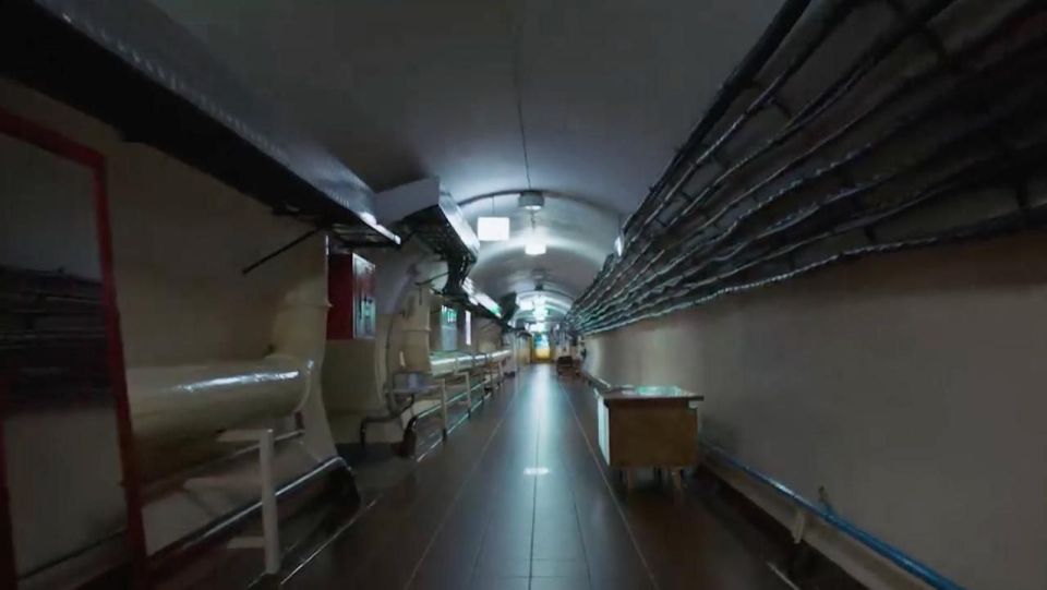 Укропропагандисты показали репортаж из бункера Зеленского, в котором гнида пряталась первые два года войны