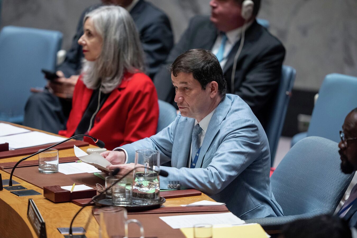 Против России руками украинцев воюет НАТО, заявил Полянский