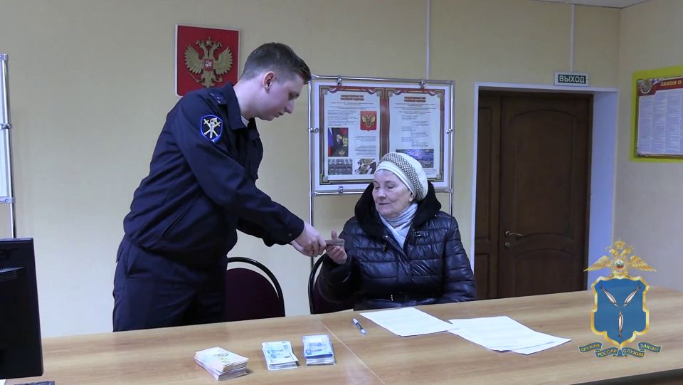 Распутав онлайн-аферу и задержав курьера, полиция Саратова вернула трём пенсионерам 1 млн рублей