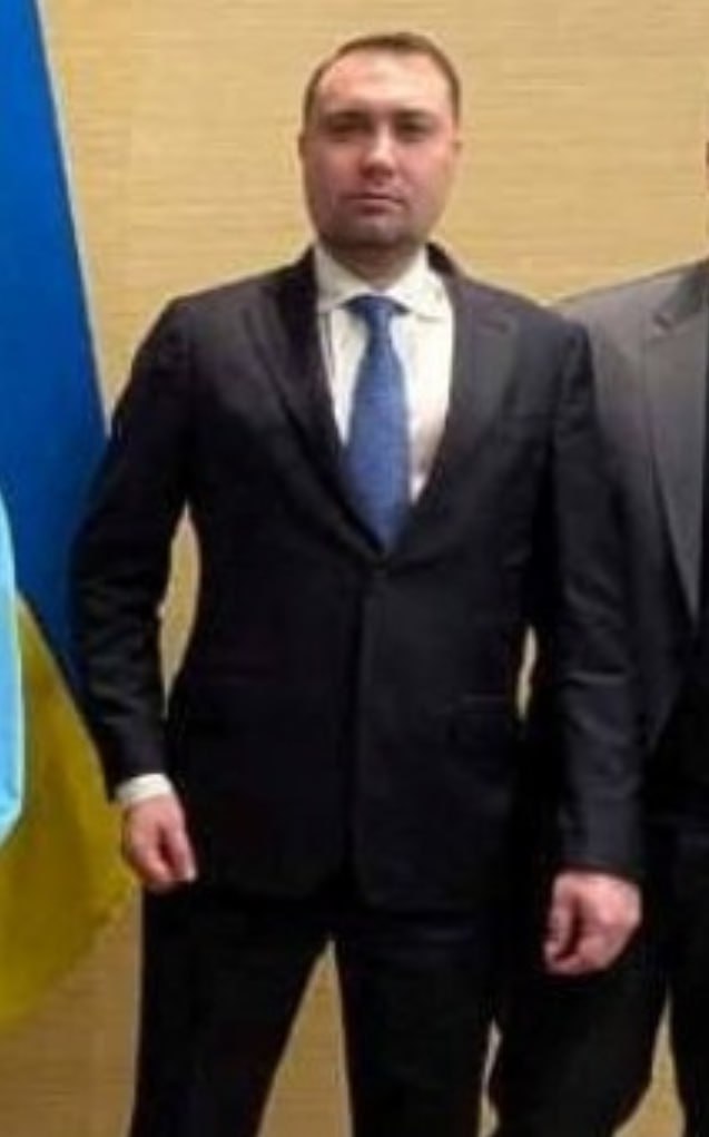 Главная картонная рожа Украины террорист и ублюдок Буданов пытается переобуться из роли убийцы и организатора подлых терактов на территории России в "белого и пушистого" борцуна на мирные переговоры