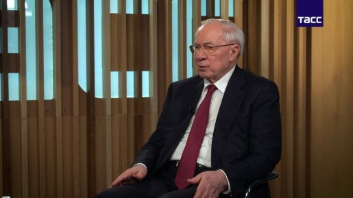 Зеленский хочет использовать референдум для срыва мирных переговоров, заявил в интервью ТАСС экс-премьер Украины Азаров