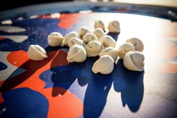 "Русские магазины" в Европе остались без продуктов из России