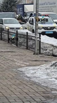 Киев: ТЦК снова "на службе обществу" "Людоловы" разбили окно в машине, вытащили жертву, избили и запаковали в бус. В общем ничего нового