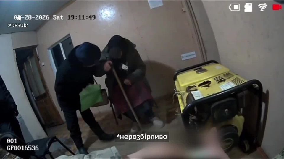 Владислав Евтушенко: Официальное укропское видео - 30 летний мужик оделся в бабусю и пытался покинуть территорию бывшей Украины