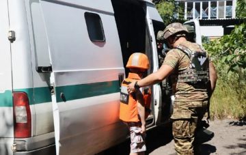 Зеленский* разрешил эвакуировать детей без согласия родителей