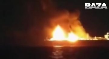 НА МОРСКОМ ФРОНТЕ. Предыдущий пост о пиратстве Российский СПГ-танкер был атакован украинскими надводными дронами у берегов Ливии