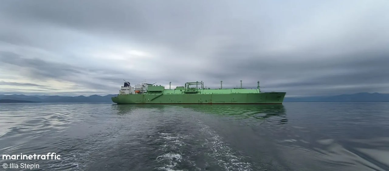 WarGonzo: Российский газовоз терпит крушение вследствие украинской атаки