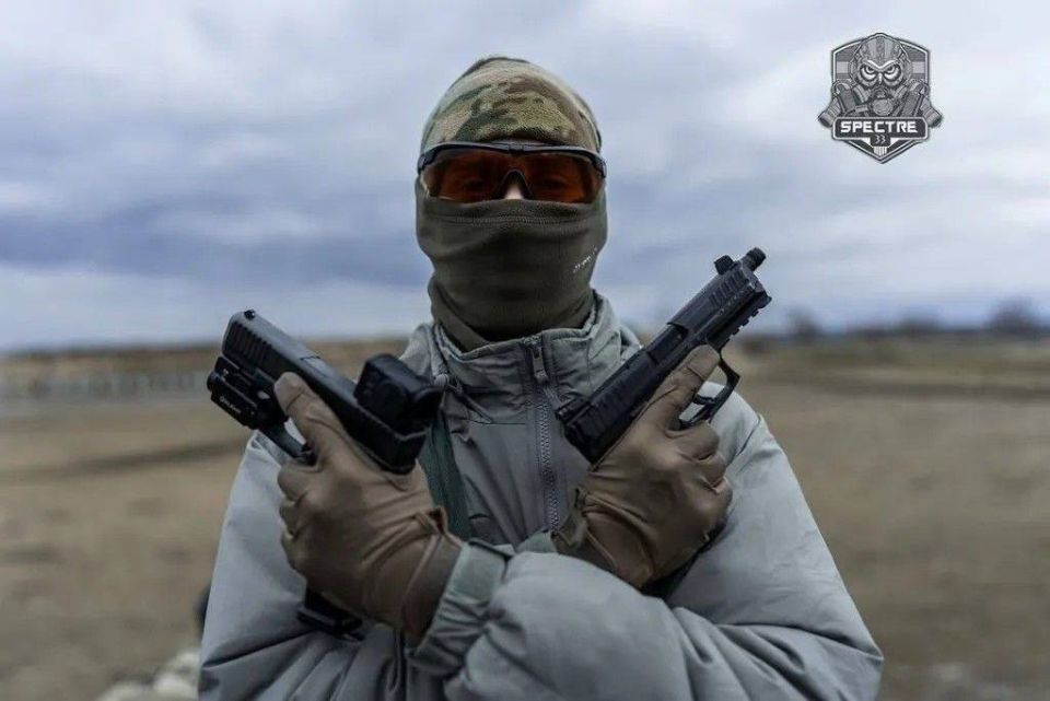 Александр Сладков: Дмитрий Астрахань. «Болты в томате» для ценителей боевой техники, оружия и экипировки