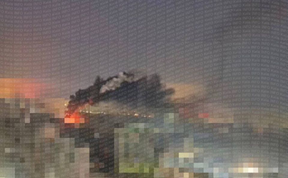 После атаки огромные пожары на энергообъектах в Киеве и под Днепропетровском