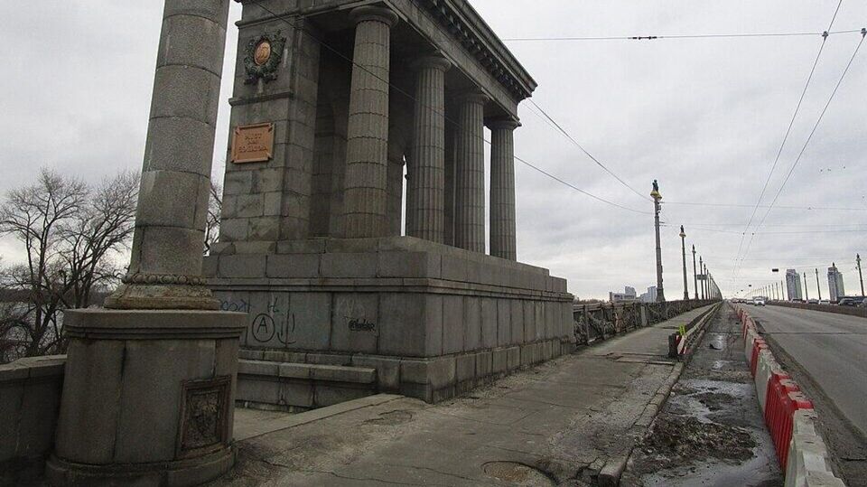 Мосту пора на покой. Как в Киеве окончательно "декоммунизировали" наследие Патона