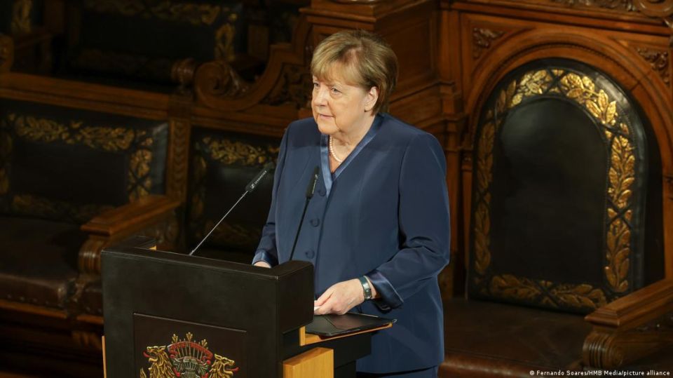 Меркель призвала Европу к диалогу с Россией