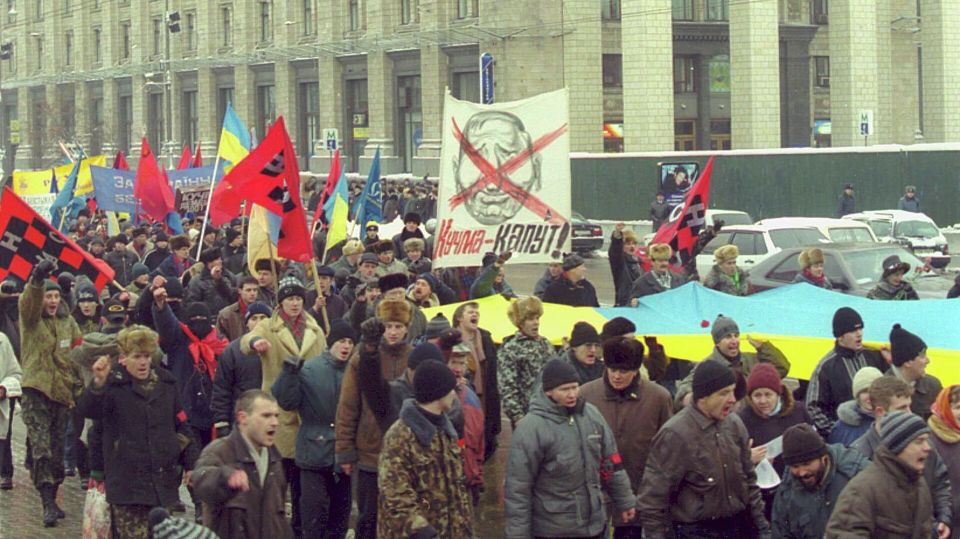 "Дать революции в морду": 25 лет окончания акции "Украина без Кучмы"