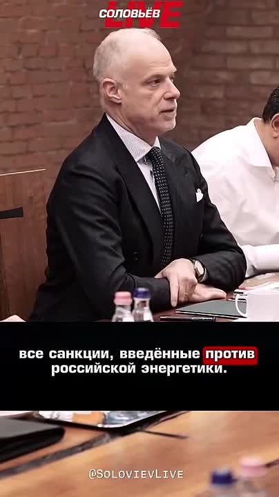 Премьер-министр Венгрии Виктор Орбан потребовал отменить санкции против России в сфере энергетики, с соответствующей инициативой он отправил письмо Урсуле фон дер Ляйен