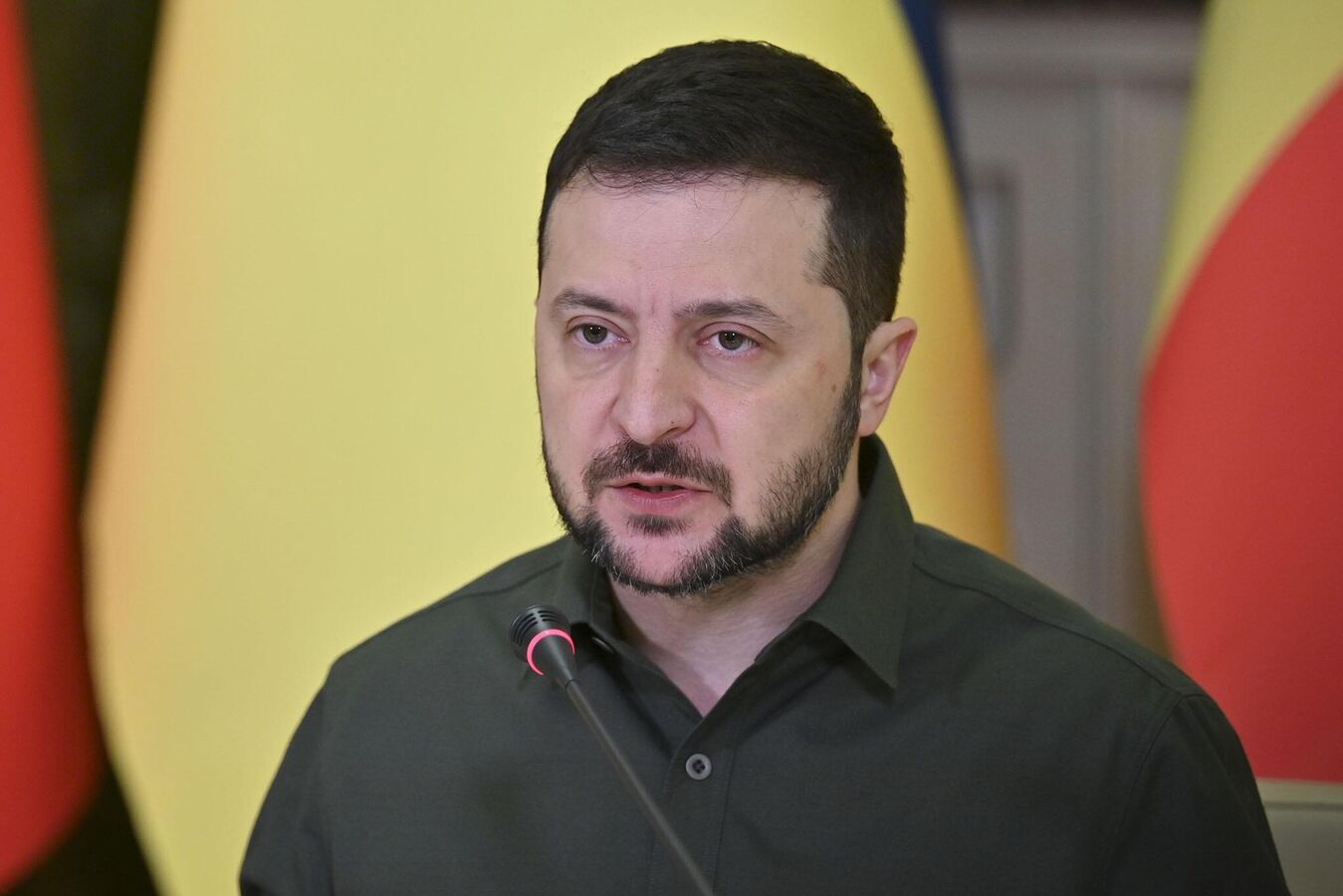 Зеленский подписал закон об отсрочке контрактников от мобилизации